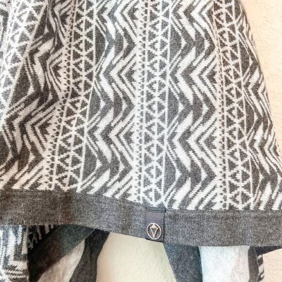 Ivivva from Lululemon Wrap with Attitude Reversible Sweater Vest - Picture 4 of 9